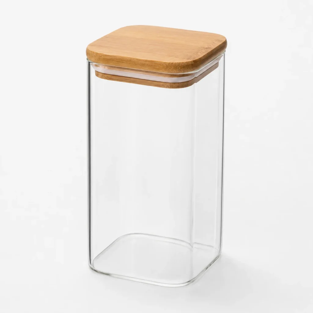 Close-up of 680ml square borosilicate glass candle jar with wood lid showing surface, closure and container details