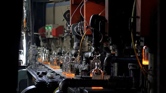Roetell glass factory production image
